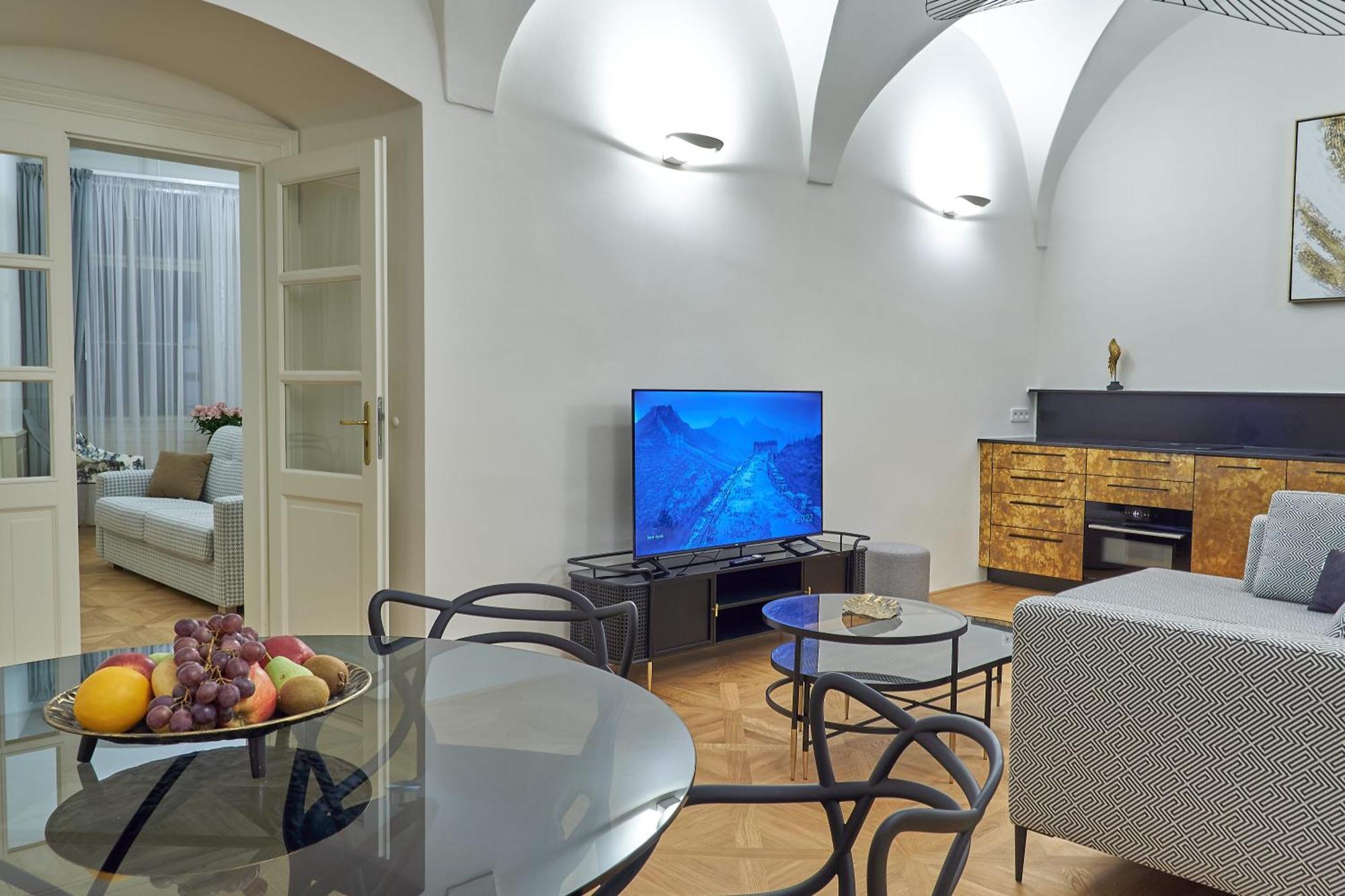 Hotel U 3 Pstrosu Прага Екстериор снимка