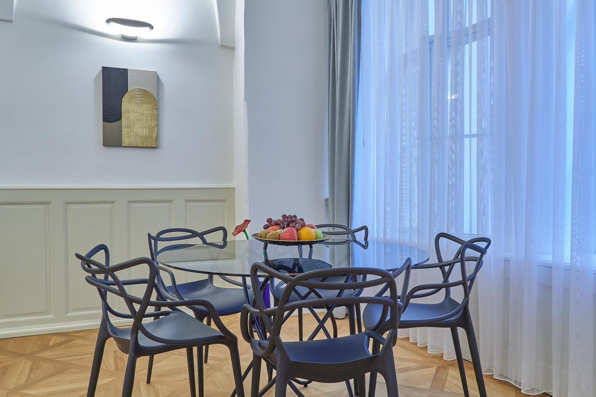 Hotel U 3 Pstrosu Прага Екстериор снимка