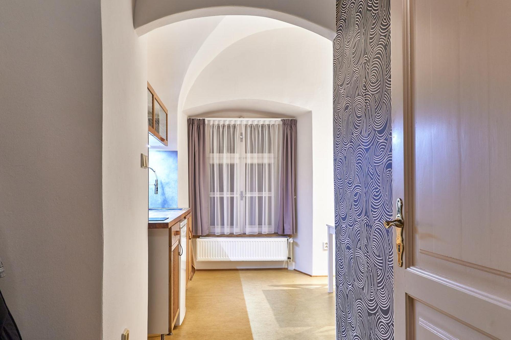 Hotel U 3 Pstrosu Прага Екстериор снимка